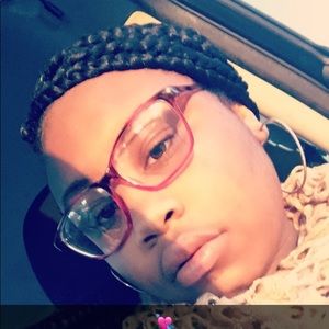 Meet your Posher, Makayla